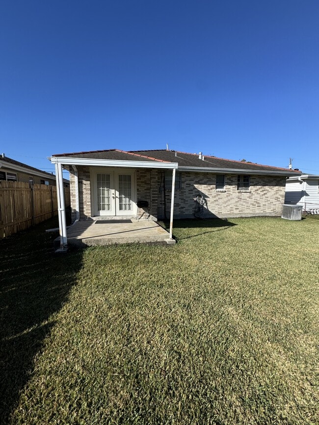 Building Photo - 1801 Carnation Ave