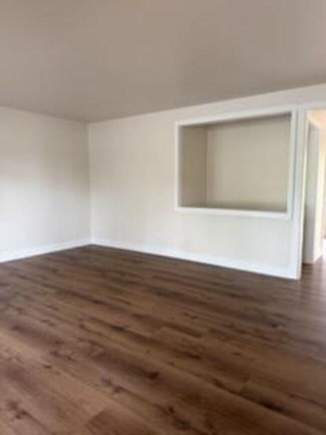 Building Photo - Spacious 5 Bedroom Home Near UNC with Large Yard & Off-Street Parking