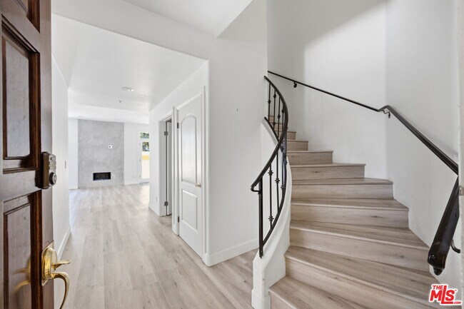 Building Photo - 2311 Schader Dr