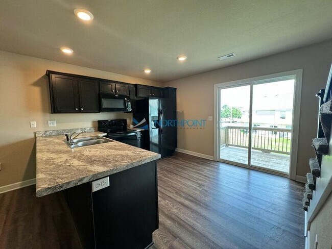 Building Photo - 815 Raven Court
