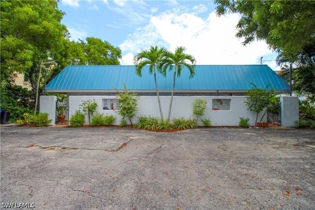 Building Photo - 1331 Chesapeake Ave