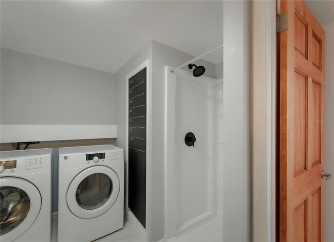 Building Photo - 1420 Alhambra Way S