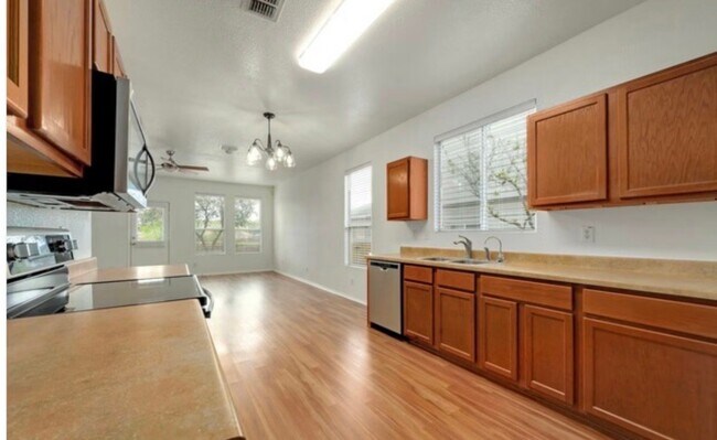 Building Photo - 27018 Rustic Cabin