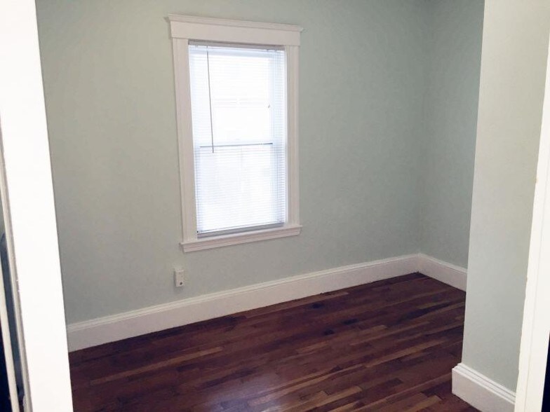 Building Photo - 30 Hillside St