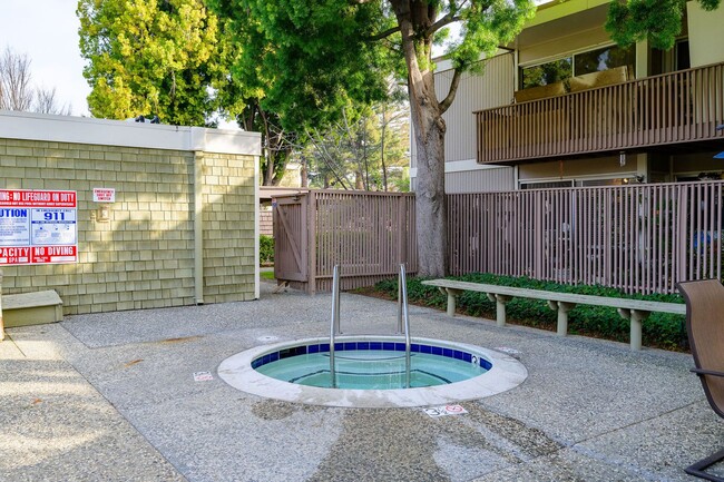 Building Photo - Charming 2bd, 1ba Condo in Mountain View