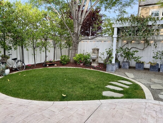 Building Photo - 16979 Roberts Rd