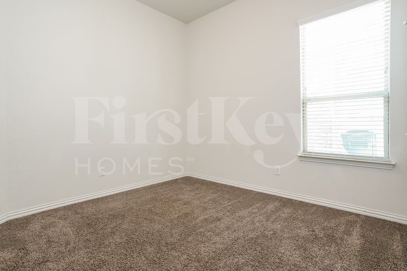 Building Photo - 213 Mineral Point Dr