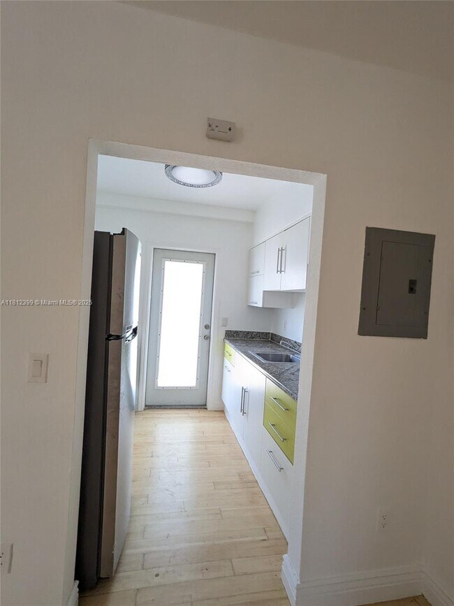 Building Photo - 6930 Rue Vendome