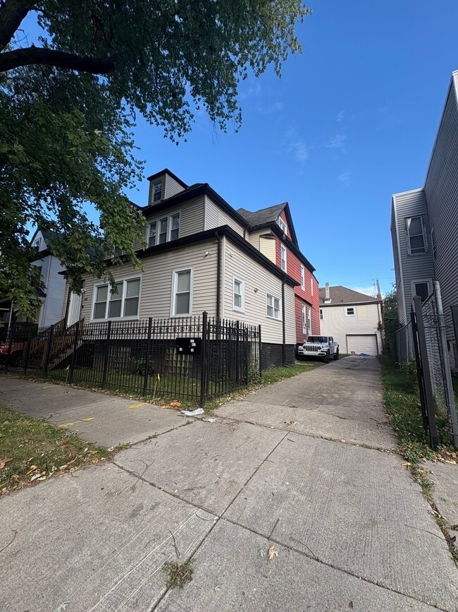 Building Photo - 432 W 61st Pl