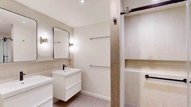 Building Photo - 1321 Lasuen Dr