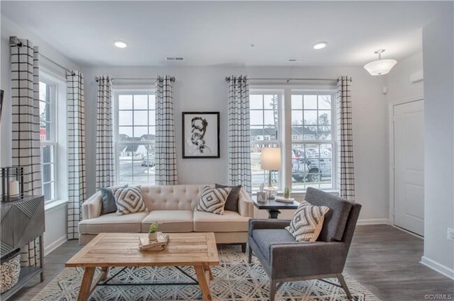 Building Photo - 806 Wesley Lane Unit A  Charlottesville, V...