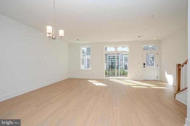 Building Photo - 8104 Donatello Dr