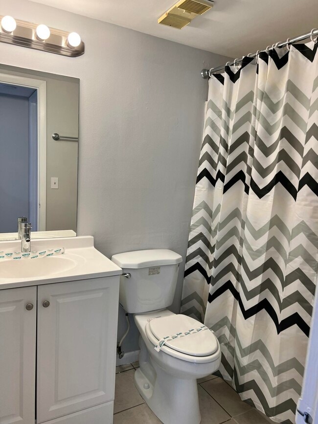 Building Photo - 7149 Golf Colony Ct