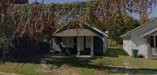 Primary Photo - 1380 Live Oak St