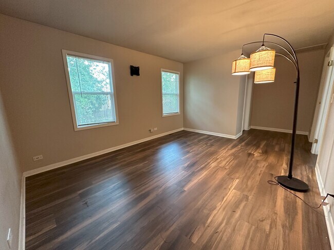 Building Photo - 276 Sioux Dr
