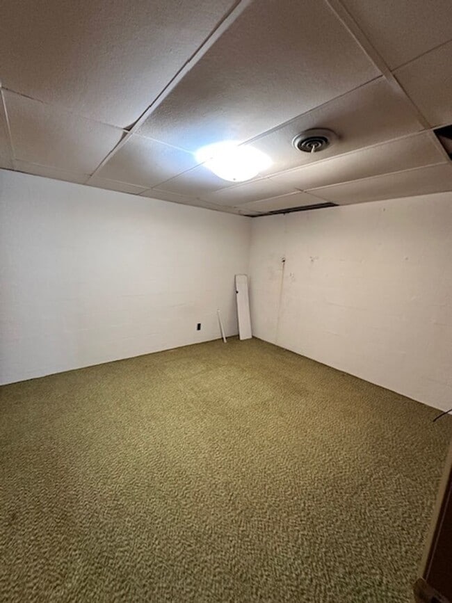 Building Photo - Maryville 37803 - 5 bedroom, 3 bath home - Contact Karen Robertson (865) 454-7626