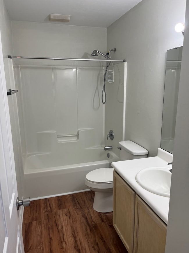 Building Photo - 105 Cove Landing Dr