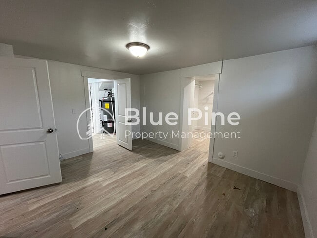 Building Photo - 1288 Lake Ave