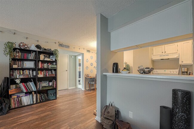 Building Photo - 2120 El Paseo St