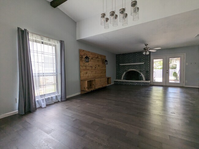 Building Photo - 944 Mossvine Dr