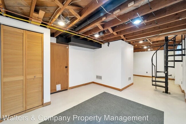 Building Photo - 2043 Meade St