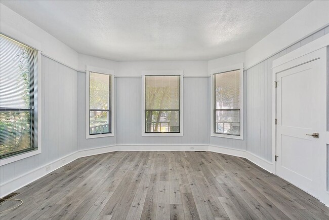 Building Photo - 2142 Park St