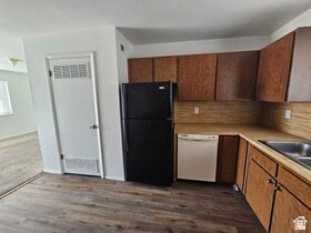 Building Photo - 215 N 400 W