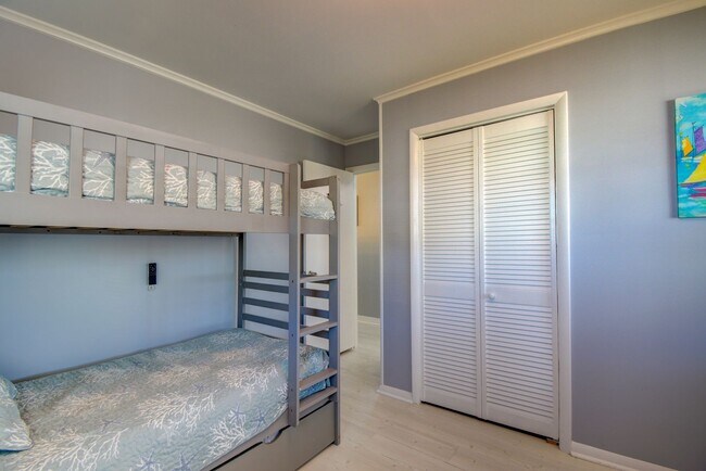 Building Photo - Off Season Rental **Oceanfront, Pet Friend...