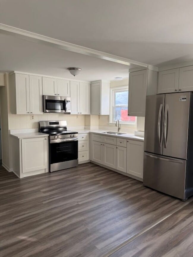 Building Photo - Heart of Surfside East of 17