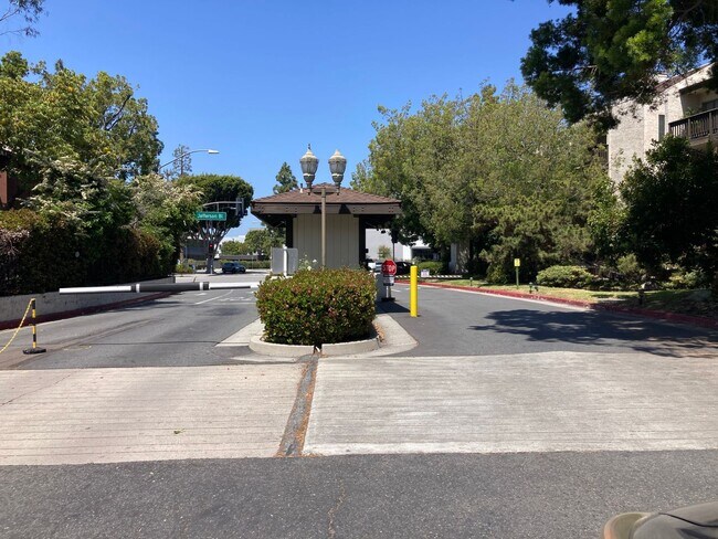 Building Photo - $3,295! Charming 2-Bed, 2-Bath Corner Unit in Gated Culver City Community!