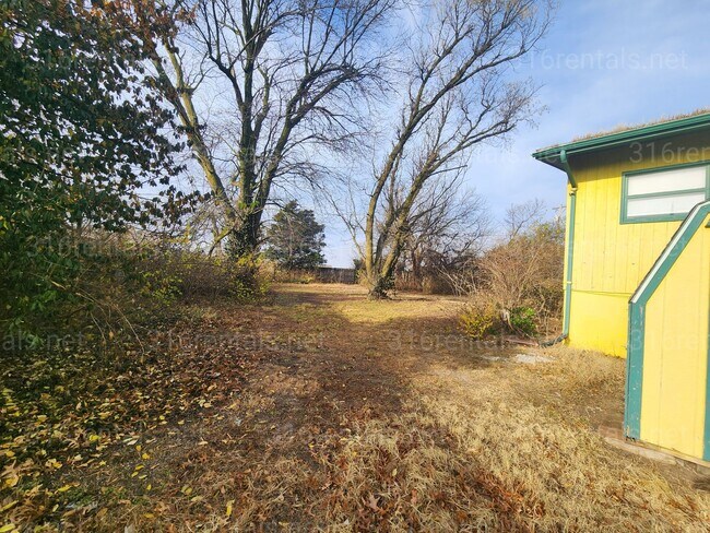 Building Photo - $1,599- 4 bedroom/ 2 bathroom Single Family Home