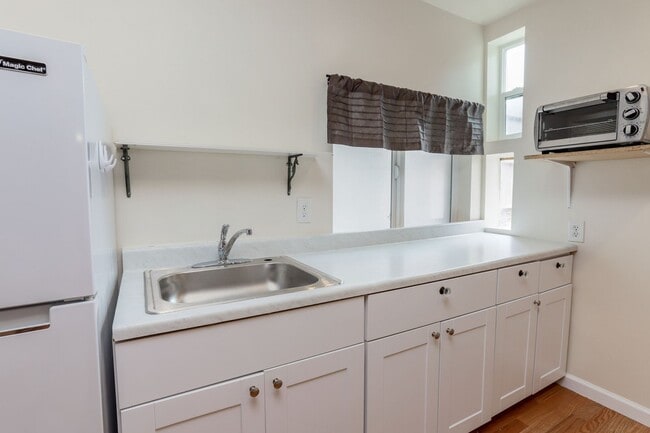 Building Photo - 5 Bed / 2 Bath home in Outer Richmond near...