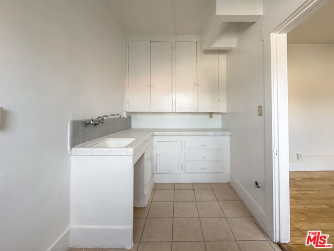 Building Photo - 434 S Rampart Blvd