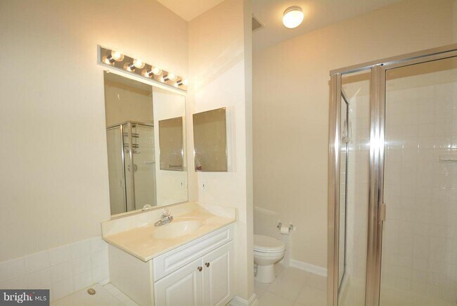 Building Photo - 2665 Manhattan Pl
