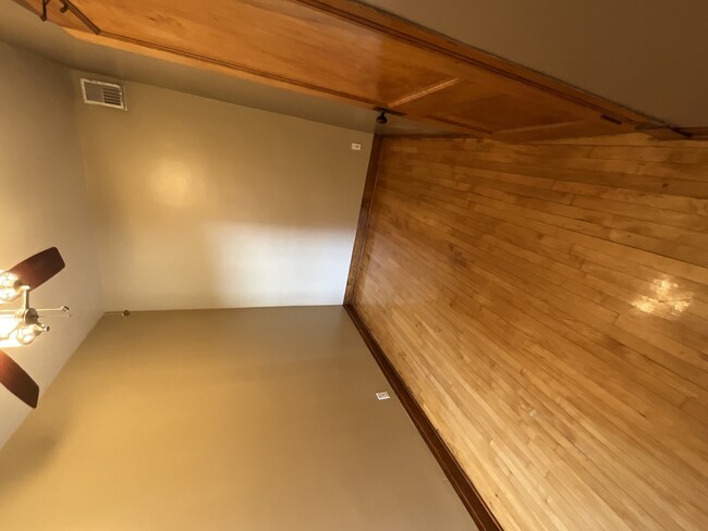 Building Photo - 919 N Leavitt St