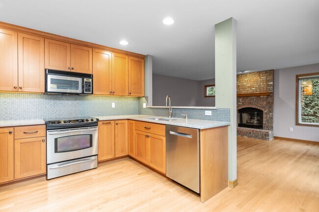 Building Photo - Spacious 4 bed/2.5 bath in Kirkland