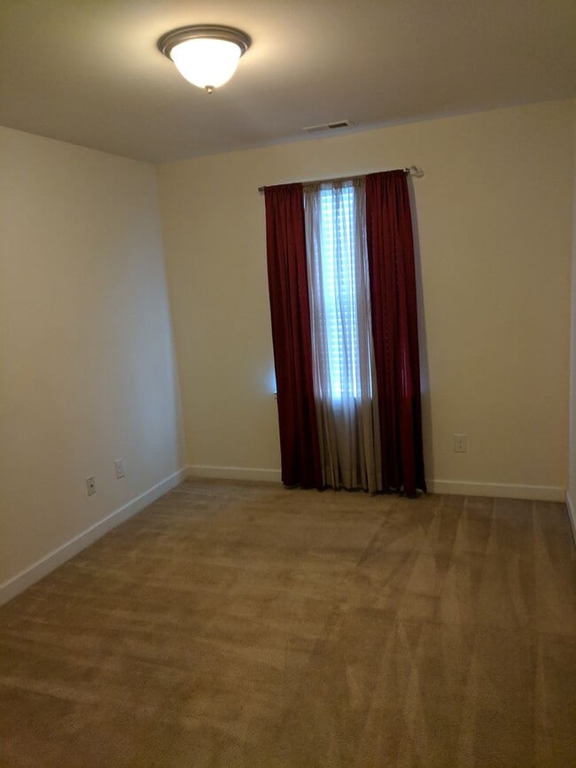 Building Photo - Steele Creek area townhome