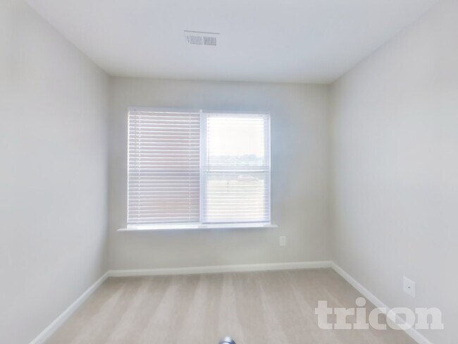 Building Photo - 1613 Brookgreen Ave