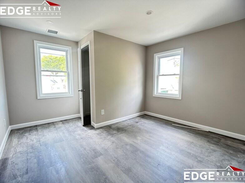 Building Photo - 16 Long Ave