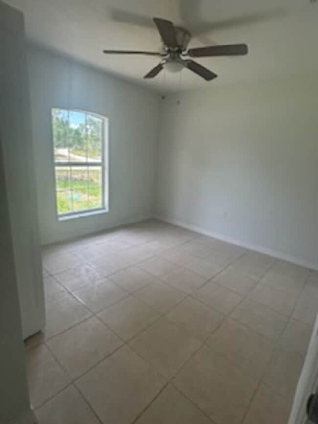 Building Photo - 3/2/1 Single Family Home Available-Cozy Pe...