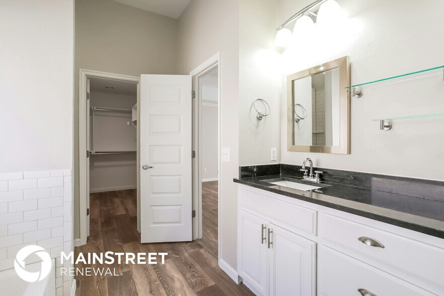 Building Photo - 17304 Hardwood Pl
