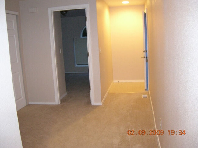 Building Photo - WOODLAND 3 BEDROOM, 3 BATH BEAUTY!