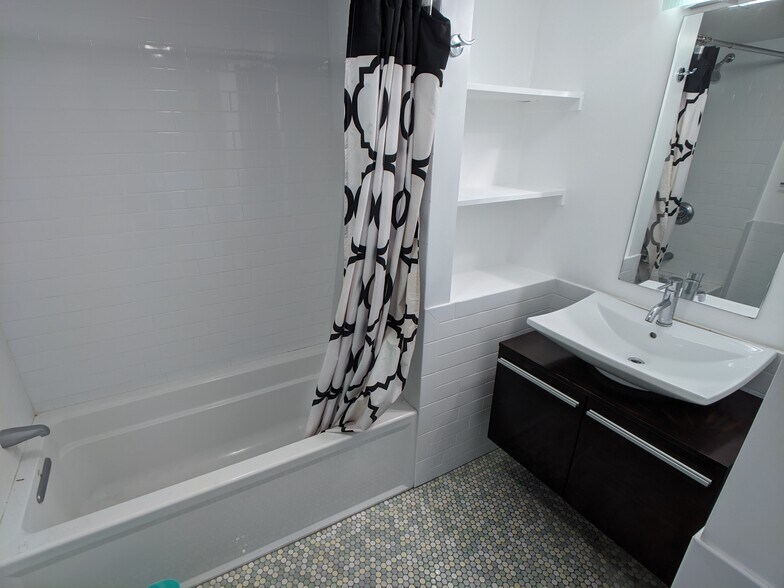 Building Photo - 345 Harvard St