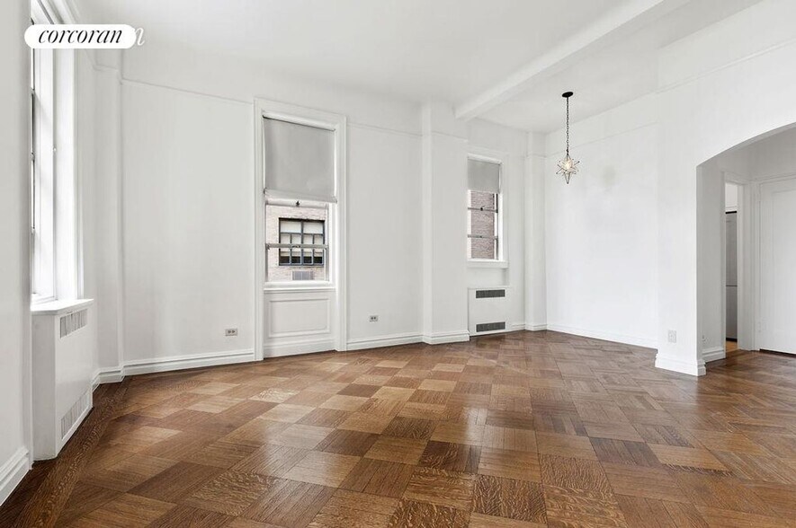 Building Photo - 11 W 81st St
