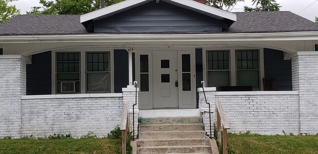 Building Photo - 2 Bedroom 1 bath home