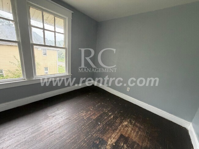 Building Photo - 107-4 Davis-