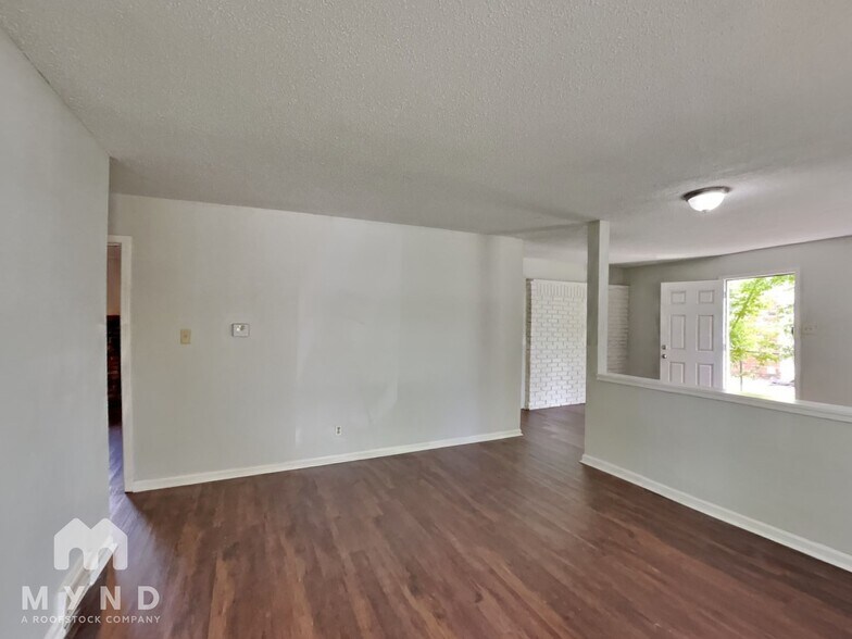 Building Photo - 2274 Ashland Dr