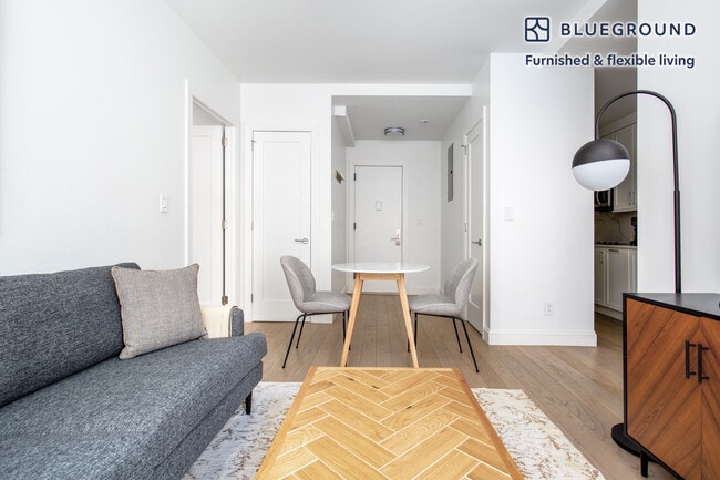 Building Photo - 915 West End Ave