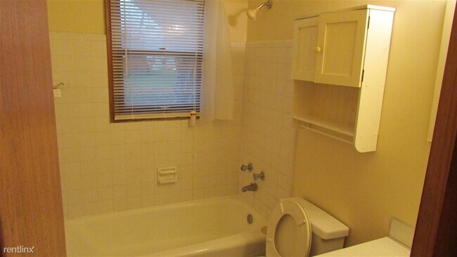 Building Photo - 3 br, 1 bath Duplex - Wilson 4261