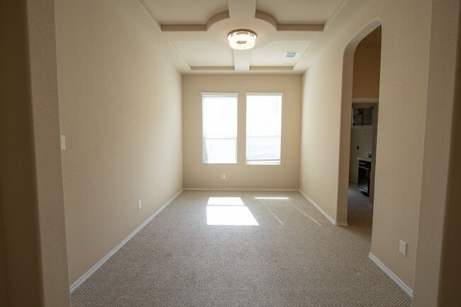 Building Photo - Welcome to this charming 3-bedroom, 2-bath...
